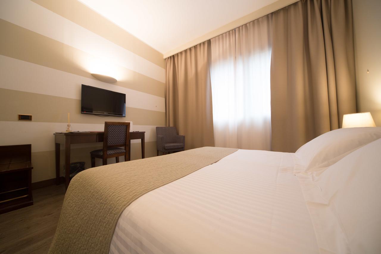 Hotel Motel Ascot リッソーネ エクステリア 写真
