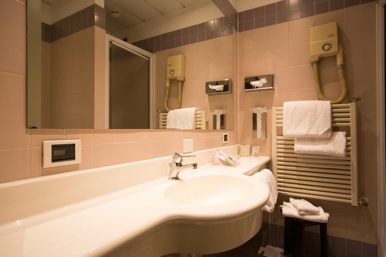 Hotel Motel Ascot リッソーネ エクステリア 写真